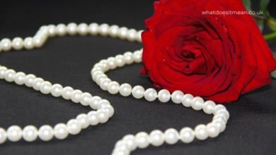What Does it Mean to Give a Pearl Necklace